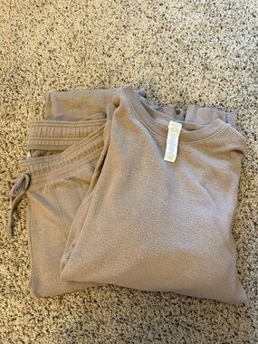 ALO Yoga Women's Sweater Set in Taupe